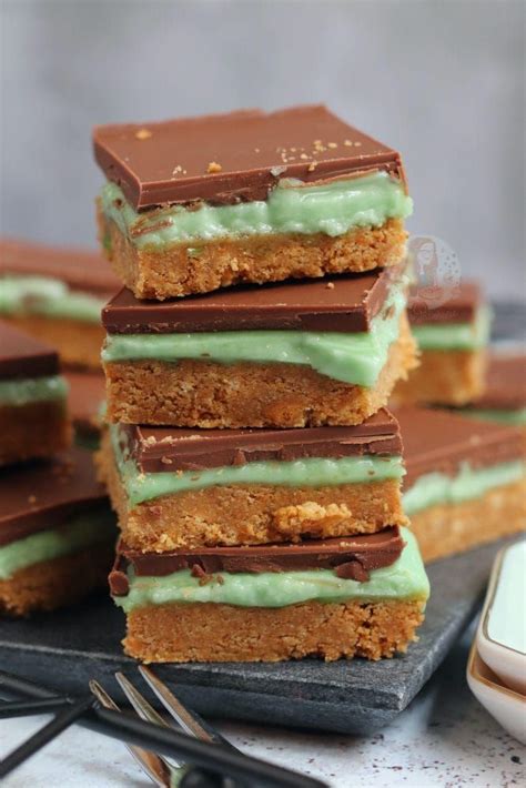 Easy No-Bake Mint Slice Traybake with a Biscuit Base, Easy Mint Filling ...