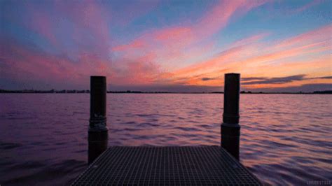 Dock at dusk Sunset Nature, Nature Gif, Beach Sunset, Anim Gif, Animiertes Gif, Aesthetic Gif ...