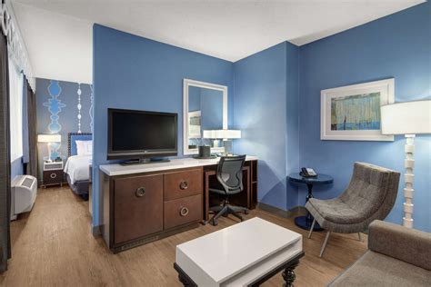 Fairfield Inn & Suites Chicago Downtown Magnificent Mile | UrbanMatter