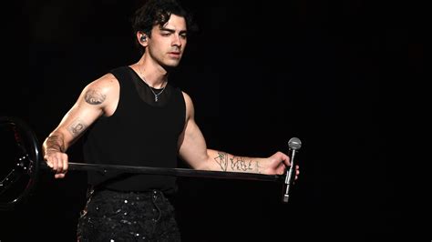 Joe Jonas Gets Emotional at L.A. Show: “It’s Been a Crazy Week” | Marie ...