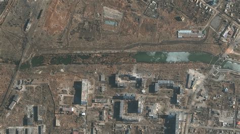 Satellite images show widespread destruction after heavy fighting in Bakhmut - The New York Times