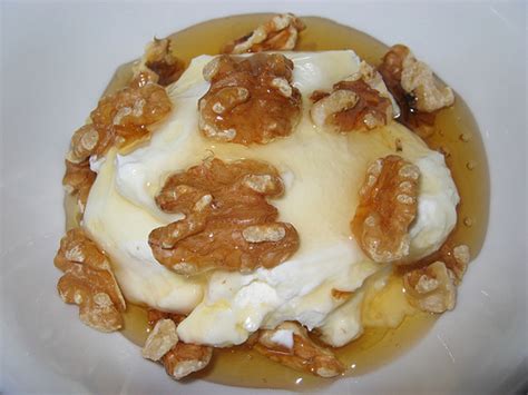 Greek Yogurt with Walnuts and Honey - Closet Cooking