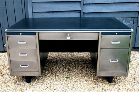 Here are two wonderful examples of true 1950s furniture design. Both these examples of fabulous ...