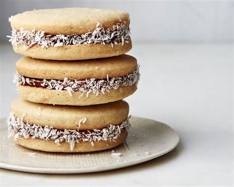 Alfajores de Dulce de Leche (Caramel sandwich Cookies) Recipe - 0 ...