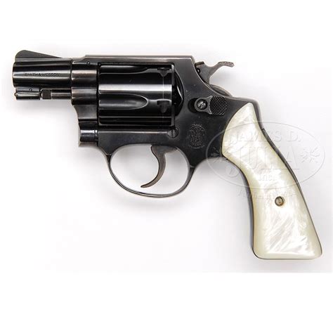 *SMITH & WESSON MODEL 36 CHIEF'S SPECIAL DA REVOLVER THAT WAS PRESENTED TO FRANK SINATRA.