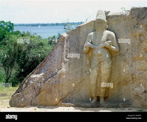 Statue of king parakramabahu hi-res stock photography and images - Alamy