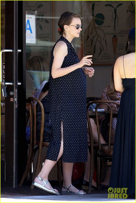 Pregnant Carey Mulligan Lunches in Beverly Hills - See Her Baby Bump!: Photo 3917084 | Carey ...