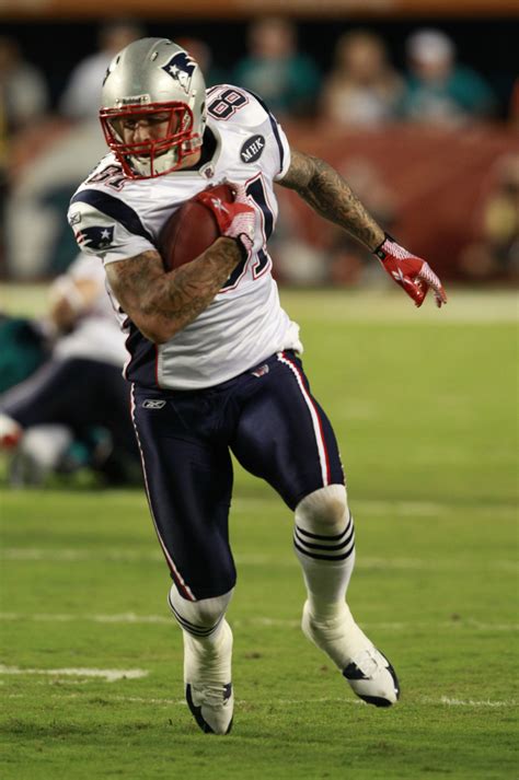 Patriots tight end Aaron Hernandez is hoping to get back on the field this week against Oakland ...