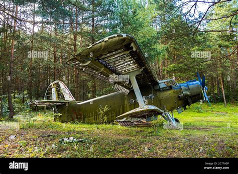 Abandoned aircraft hi-res stock photography and images - Alamy