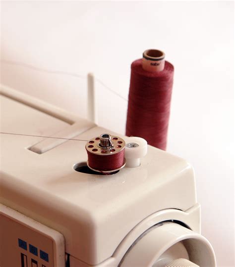 How To Thread a Sewing Machine Bobbin