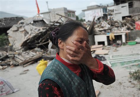 China Quake Kills Many and Injures Thousands - The New York Times