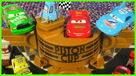 DISNEY CARS MOVIE PISTON CUP SPEEDWAY TRACK PIT GARAGE LIGHTNING VS ...