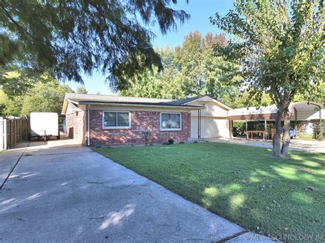 2205 S 27th Pl, Muskogee, OK 74401 | Zillow