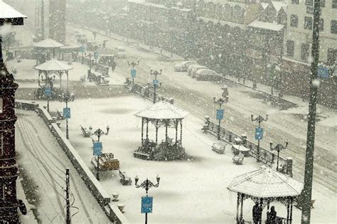 Kashmir Welcomes The Season’s First Snowfall. Here Are Some Wonderful ...