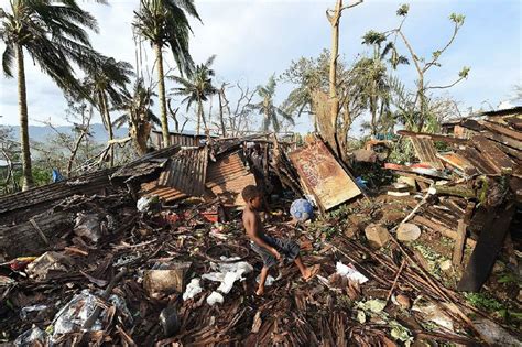 Aid rushed to cyclone-hit islands