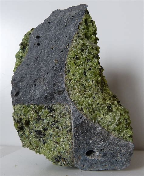 rockon-ro: Peridotite xenoliths in basalt.... - Science Junkie