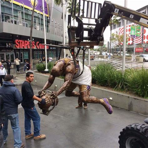 Shaquille O'Neal Statue Outside Staples Center Already Feuding With Kobe