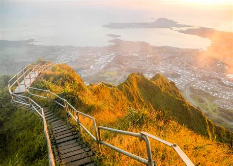 haiku-stairs-oahu-hawaii-hiking-sunrise - Wandering Wheatleys