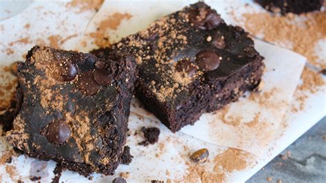 Vegan Chocolate Chip Brownies | Paige Hemmis