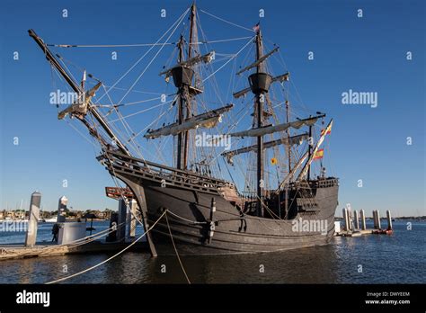 Ferdinand magellan ship hi-res stock photography and images - Alamy