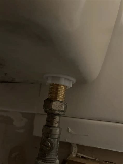 Leaking seal - toilet cistern inflow pipe | DIYnot Forums