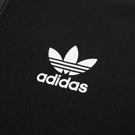 Slogan Adidas 2018 – Goresan