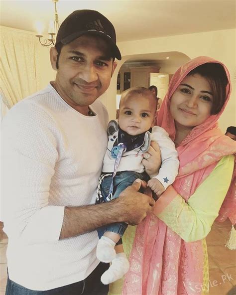 Sarfaraz Ahmed with his Family – Style.Pk