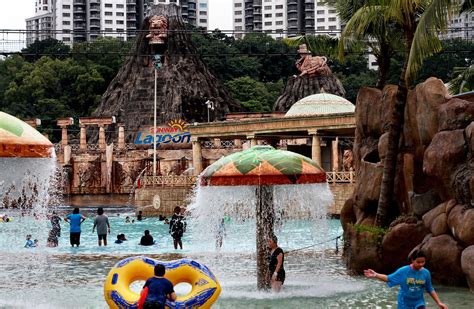 Sunway Lagoon Theme Park - Heart-throbbing rides will make you scream