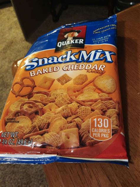 Quaker Snack Mix, Baked Cheddar Flavored: Calories, Nutrition Analysis ...