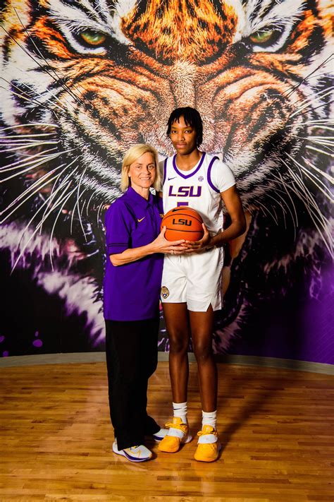 Nation’s No. 12 forward Smith gives LSU women’s basketball first pledge in Class of 2022 | Tiger Rag