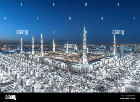 Al-Masjid an-Nabawi, Al-Madinah Al-Munawwarah, Kingdom of Saudi Arabia, night photo Nabawi ...