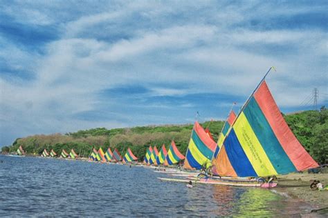 Mengenal Pantai Pasir Putih Situbondo yang Penuh Pesona - Nasional ...