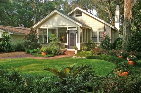 Moore Bungalow Garden - Traditional - Landscape - Orlando - by Hortus Oasis