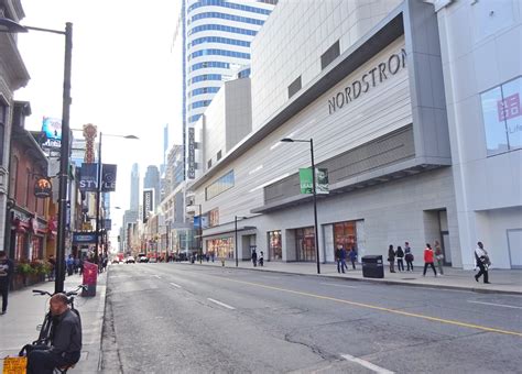 Toronto Eaton Centre 2016 | Eaton centre, Downtown toronto, Street view