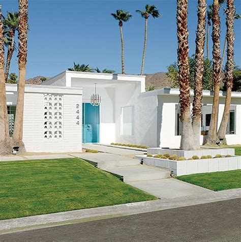 Palm Springs Clean Mid Century Modern Exterior With Aqua Door | Mid century modern house, Mid ...