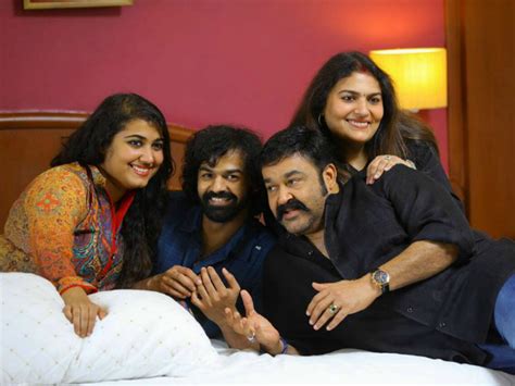 Mohanlal, Pranav Mohanlal, And Family Pictures - Filmibeat