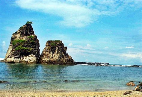 Pemandangan Alami Wisata Pantai Sawarna Di Banten - Rekam Wisata