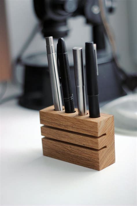 DIY pen holder for my desk (improved) : pens