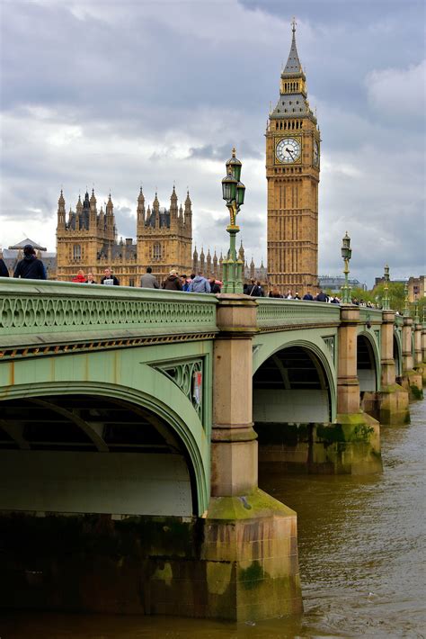 Westminster Bridge and Palace of Westminster in London, England ...