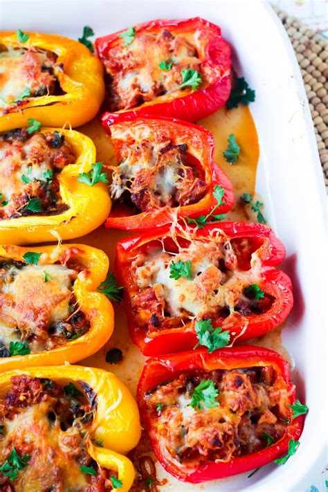 Pizza Stuffed Peppers - Hungry Hobby