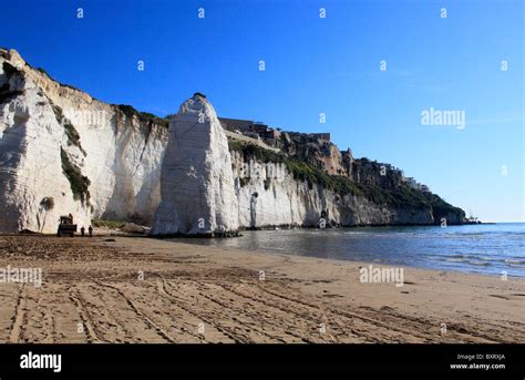 Vertical rocky monolith, Castle Beach, Pizzomunno, Vieste, Puglia, italy Stock Photo - Alamy