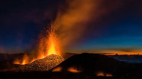 Stunning footage of Reunion island volcano spewing lava (VIDEO) — RT News