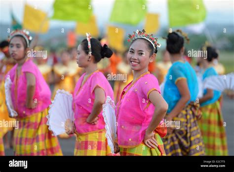 Indonesia, Sumbawa, Sumbawa Besar, festival with folk dances of the ...