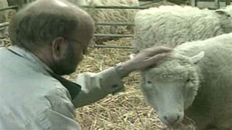 Scientist responds to Clonaid human cloning claim in 2002 | CBC.ca