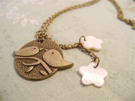 Collar dos pajaritos y flores/Birds flower necklace - Kandy Diseños