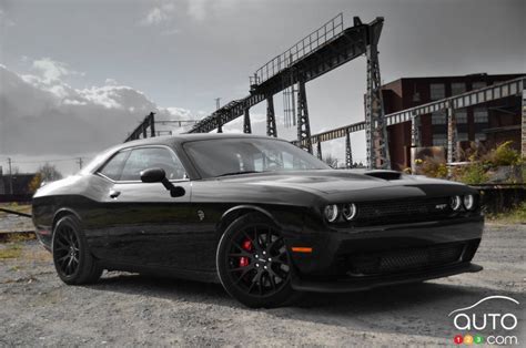 2015 Dodge Challenger SRT Hellcat Review Editor's Review | Car Reviews | Auto123