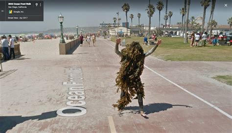 Crazy images caught on Google Street View - CNET