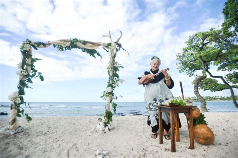 Beach Beauty: Traditional Hawaiian Wedding Ceremony — Beach Glass Weddings