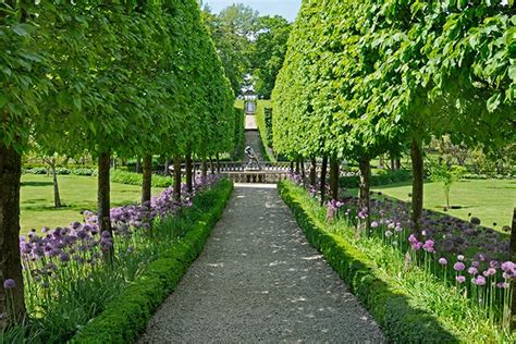 13 Stunning Garden Allées Photos | Architectural Digest