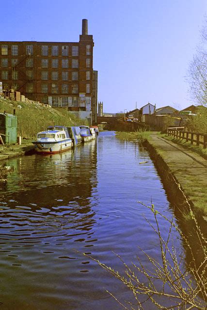 Ashton Canal into Ashton under Lyne,... © Robin Webster :: Geograph Britain and Ireland